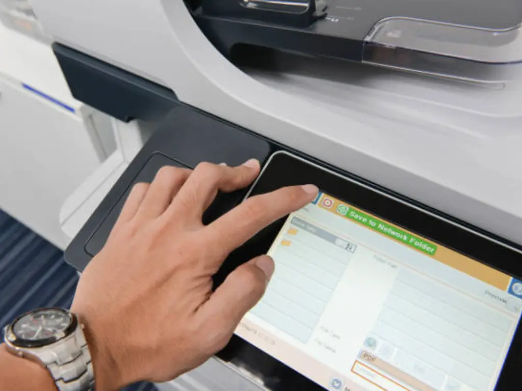 Impressora Brother com tela LCD e sensível ao toque